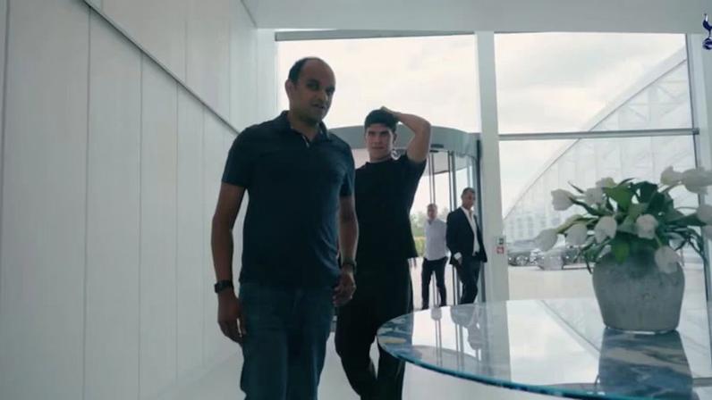 Acompanhe os bastidores do dia em que Mateus Fernandes realizou os exames médicos e assinou contrato com o Tottenham Hotspur.