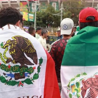 México prepara show de bandeiras antes do jogo contra a Inglaterra