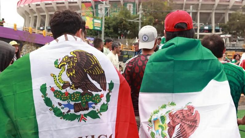 Mexicanos têm sido o "décimo segundo jogador" da seleção no estádio Azteca