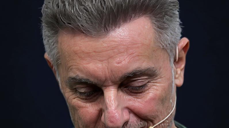 O apresentador Luciano Huck na abertura do 'Domingão' após eliminação do Brasil para a Noruega na Copa do Mundo de 2026.