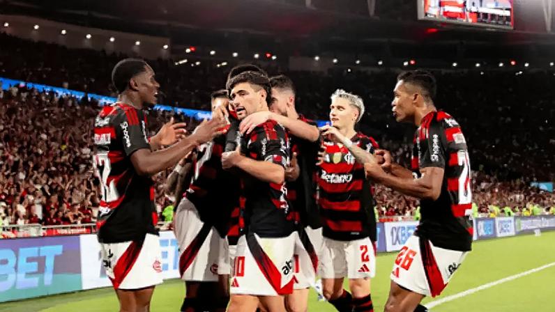 elenco do Flamengo comemorando