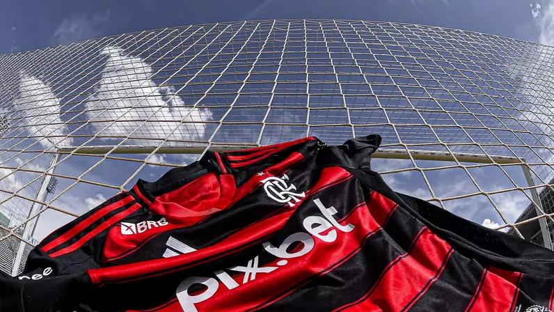 Escudo do Flamengo Estádio Bezerrão (Foto:PaulaReis/Flamengo)