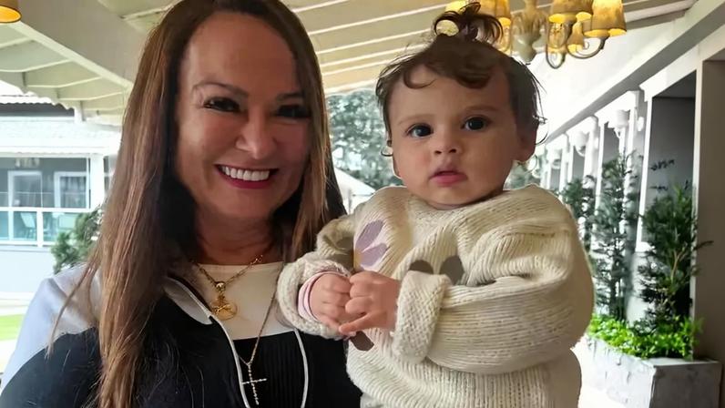 'A minha bebê': mãe de Neymar, Nadine Gonçalves festeja aniversário de 2 anos de Helena, filha do jogador com Amanda Kimberlly.