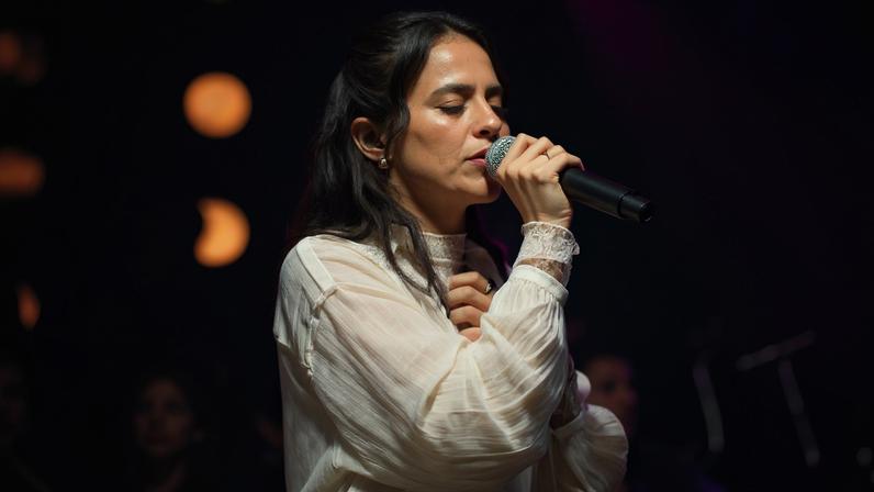 Julia Vitória lança edição especial do álbum Ao Vivo na Ópera de Arame