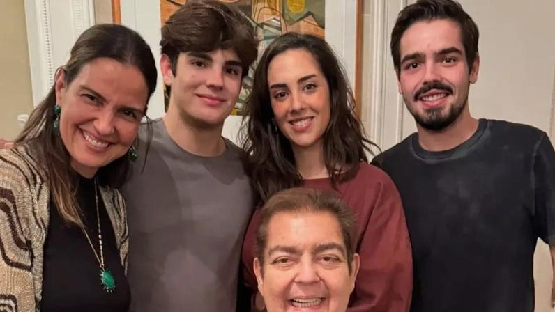 Esposa de Faustão se emociona ao falar sobre saúde de Faustão aos 76 anos, após 4 transplantes: 'Se não tivesse...'.