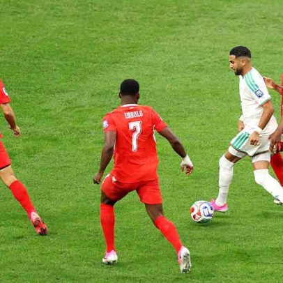 Mahrez anuncia aposentadoria da seleção argelina após eliminação na Copa