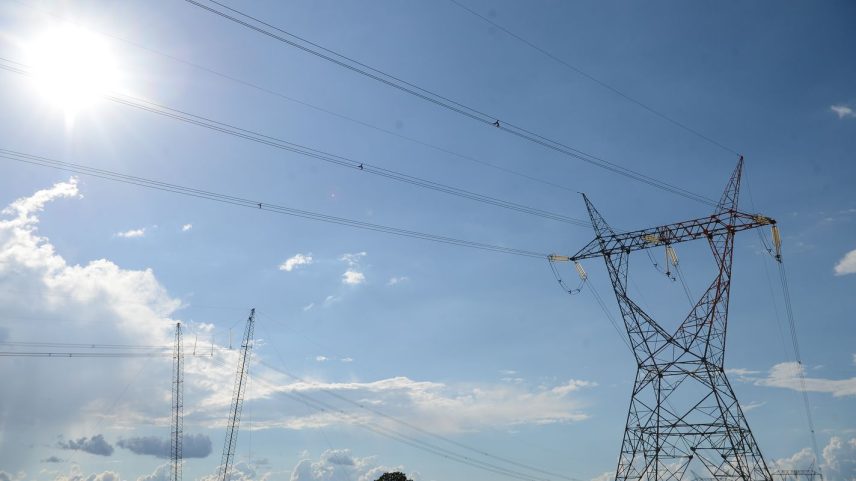 Linhas de transmissão de energia, energia elétrica
