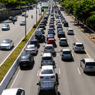 Vai pegar a estrada? Veja os melhores horários para viajar no feriado em SP