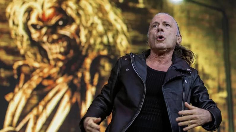 Bruce Dickinson em show do Iron Maiden em junho de 2025