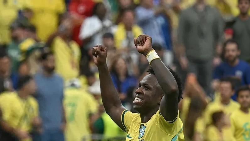 Vini Jr.: jogador ganha 60 milhões de dólares por ano (PAUL ELLIS/AFP)