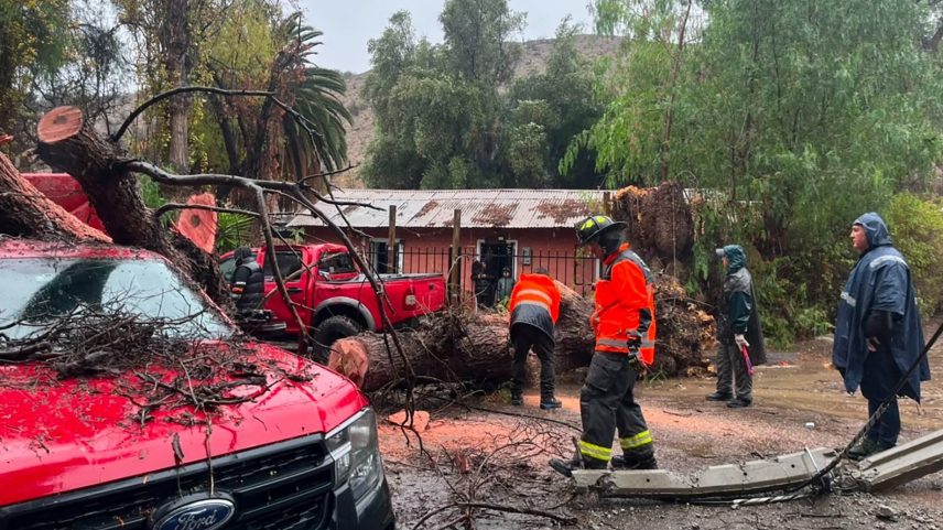 Temporal no Chile deixa mais de 100 mil pessoas isoladas