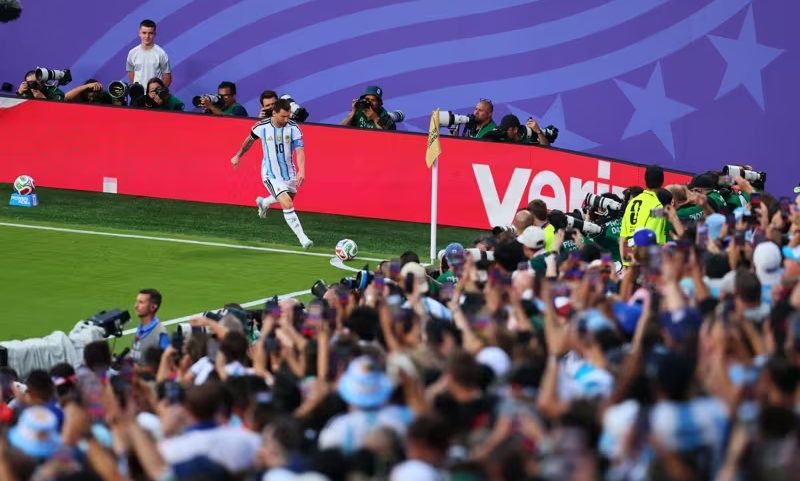 Messi iguala Pelé com maior número de assistências em Copas