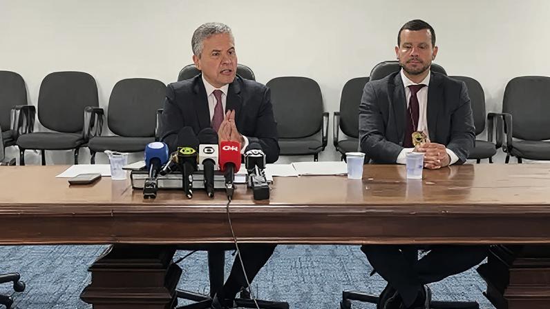 Mais de 50 agentes cumprem 11 mandados de prisão temporária e 13 de busca e apreensão