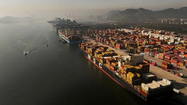 Navios no Porto de Santos - 01/05/2024 (Foto: Amanda Perobelli/Reuters)