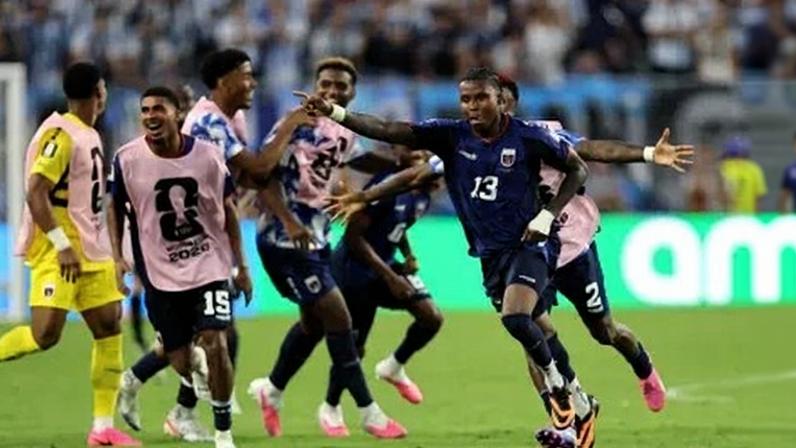 Sidny Cabral celebra seu gol sobre a Argentina
