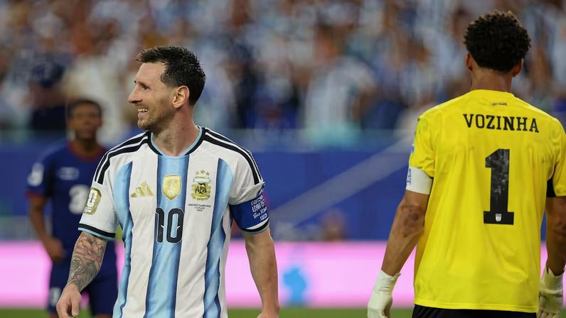 Equipe argentina comemora classificação às oitavas de final da Copa do Mundo