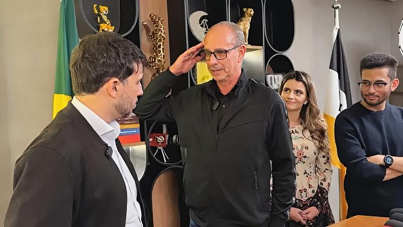 Da esquerda para a direita, o pré-candidato do Missão, Renan Santos, seu vice Aroldo Medina, a coordenadora da campanha Amanda Vetorazzo e o deputado federal Kim Kataguiri (Reprodução/Youtube)