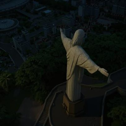 Copa City falha ao exagerar na complexidade e perder a diversão