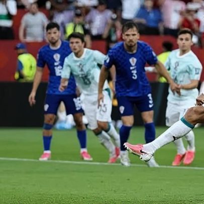 Ronaldo supera tabu e Portugal elimina Croácia nos acréscimos