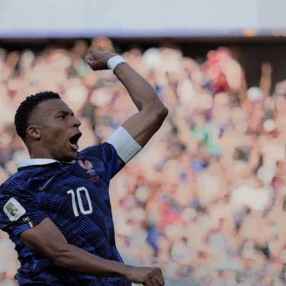 França vence Paraguai por 1 a 0; Mbappé marca e melhores momentos