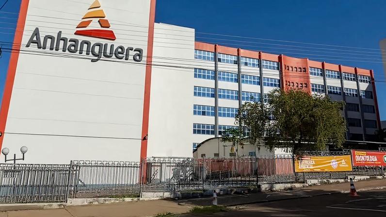 Unidade da Anhanguera: marca da Cogna cortou mensalidades do presencial em 9,4%, com quedas maiores em São Paulo, aponta JPMorgan (Foto: Divulgação)