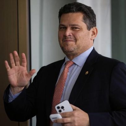 Governistas divergem sobre sinais trocados de Alcolumbre na 6x1