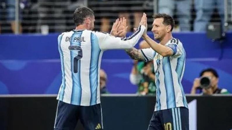 De Paul e Messi jogando juntos na Copa do Mundo 2026