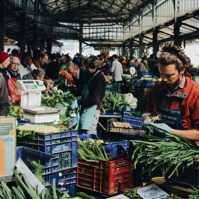 Cesta básica sobe em 17 capitais e salário ideal vai a R$ 8,1 mil
