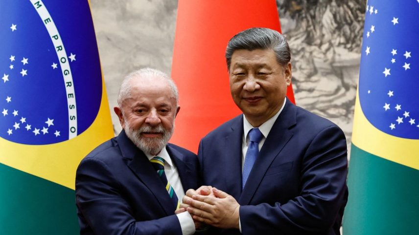 Em ligação, Xi Jinping apoia Lula contra 'interferência externa'