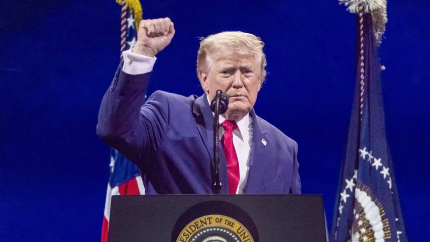 Presidente Donald Trump discursa na cerimônia dos 250 anos de fundação dos EUA. (Foto: EFE / EPA / Jim Lo Scalzo)