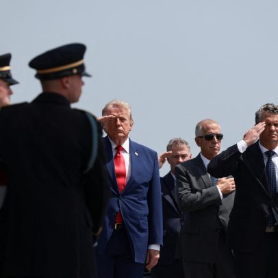 Trump acompanha repatriação de militares mortos no Irã