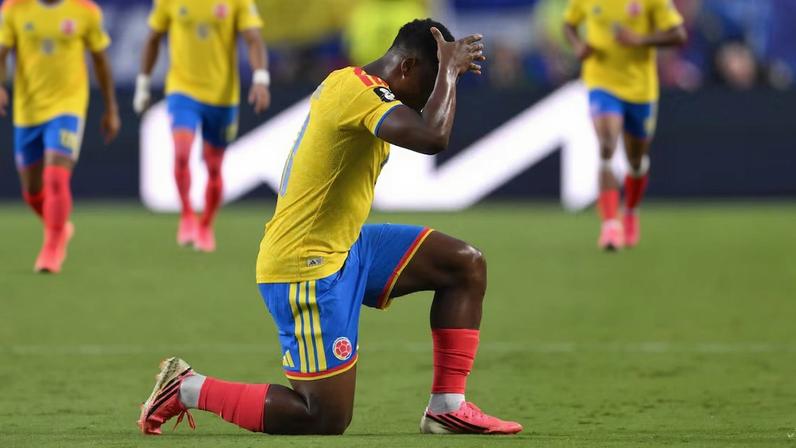Jhon Arias comemora gol decisivo pela Colômbia contra Gana.