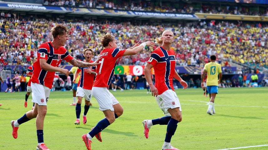 Haaland marcou dois gols na vitória da Noruega contra o Brasil nas oitavas de final da Copa do Mundo