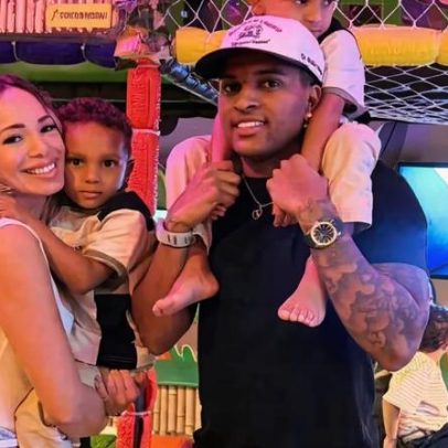 Rodrygo vive momento em família com filhos e ex-namorada