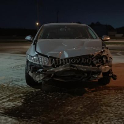 Carro pega fogo após colisão na Castello Branco; três morrem