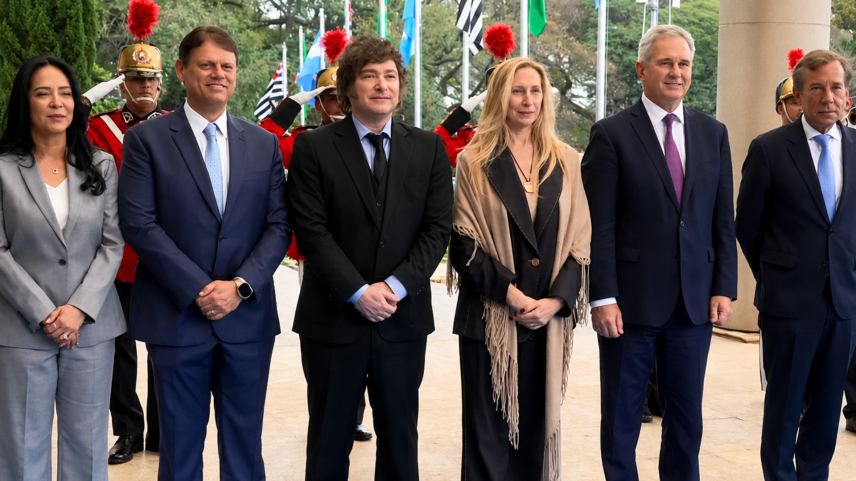 Presidente da Argentina, Milei, encontra Tarcísio em tapete azul