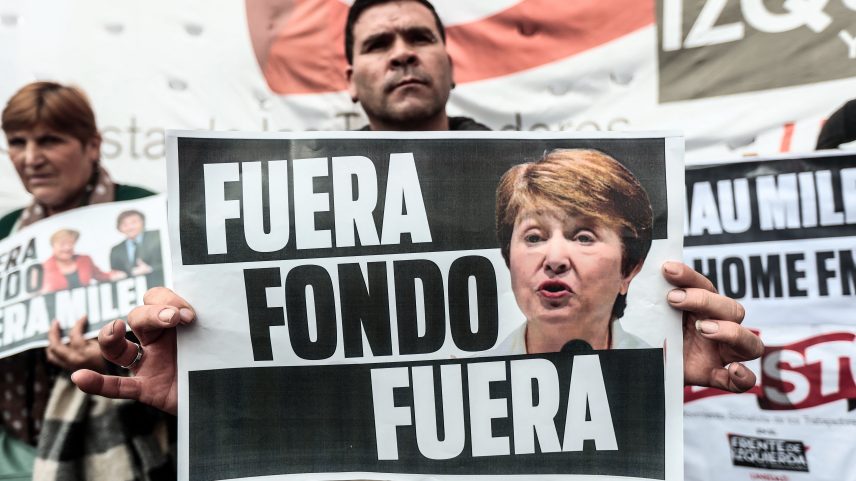 FMI elogia governo Milei em meio a contrastes na economia argentina