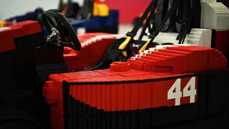 Kart do Lewis Hamilton, de Lego, para o GP da Inglaterra na F1 2026
