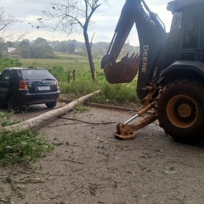 Vendaval deixa três mortos e provoca estragos em SP