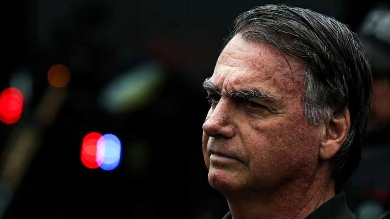 A decisão ocorre após a apreensão de uma pistola Glock calibre 9 mm de propriedade de Bolsonaro em uma blitz