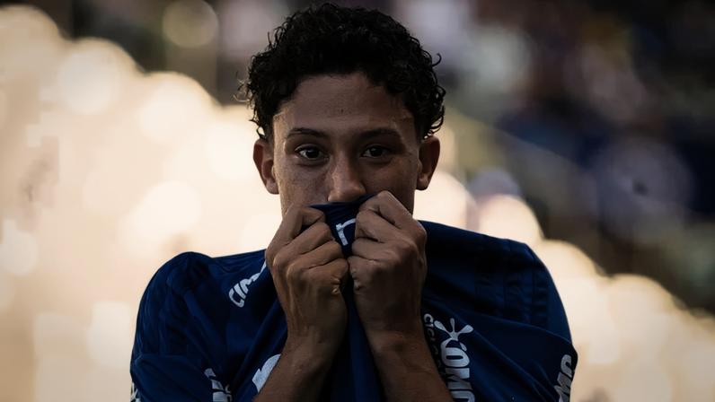 Felipe Morais comemora gol contra o Defensor-URU Foto: Gustavo Aleixo/Cruzeiro