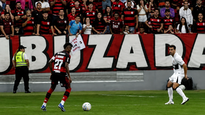 Flamengo goleia Olimpia no último amistoso de intertemporada