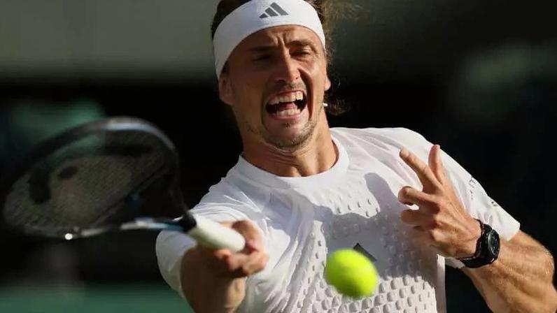 “Zverev tinha algo que, naquele contexto, parecia tão importante quanto o saque ou o forehand: uma mente treinada para permanecer dentro da partida” (Foto: Benoit Doppagne/Belga Mag/Belga vua AFP)
