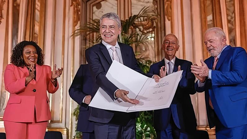 Chico Buarque recebe o Prêmio Camões