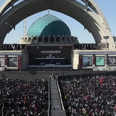 Funeral do aiatolá Khamenei reúne multidão em Teerã