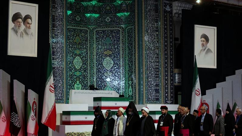 Velório de Ali Khamenei ocorre no Irã com presença de representantes da Rússia, Paquistão e China