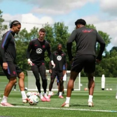 Seleção dos EUA intensifica preparação com McKennie e Dest no rondo