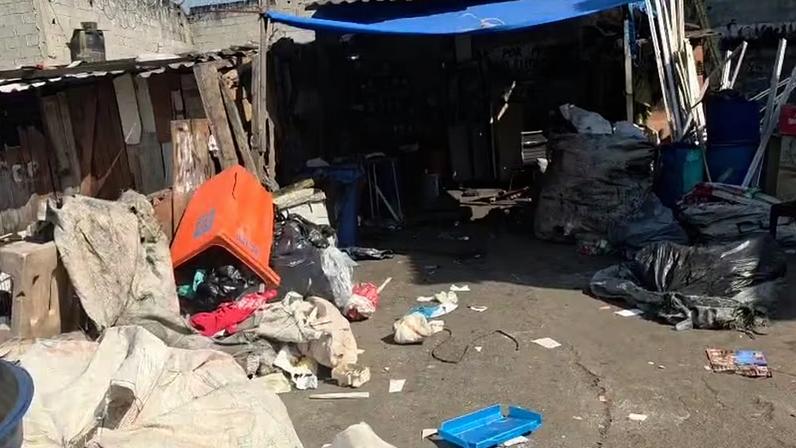 Agentes encontraram balança de precisão, computador, caixa registradora e dinheiro