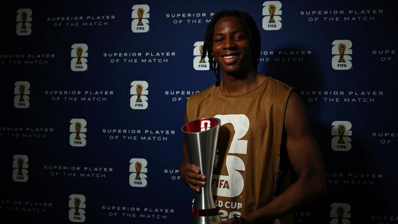 Manzambi foi eleito o melhor jogador da partida contra o Canadá (Sarah Stier - FIFA/FIFA/Getty Images)