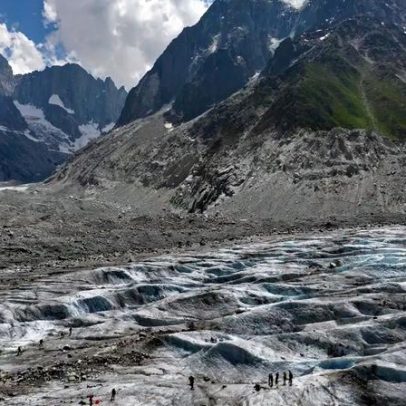 Ondas de calor devastam geleiras dos Alpes, mostram fotos